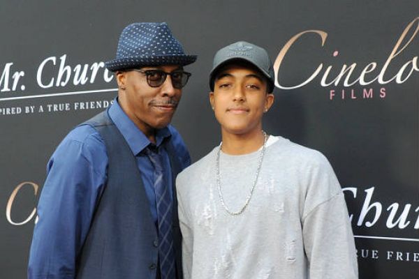 Arsenio Hall's Son: The Gayness of Lying in Love After the birth of his son, Cheron, Arsenio had no concept of fame. After his doctor told him that it wasn't medically possible for Arsenio to have children, Cheron's arrival made him more than gay and delighted. Arsenio admitted that he and his prior girlfriend wanted a child, so he makes sure to tell his son that he wasn't a surprise and that he was looking forward to his arrival. And if that isn't enough to demonstrate his love for his son, Arsenio isn't afraid to publish images of himself with his baby on social media, letting followers know that he's doing a fantastic job as a father. Arsenio was so excited to be a parent that he quit his show, as he admitted on Oprah's Next Chapter, quoting, I fell in love with fatherhood after becoming a father. So I wasn't interested in show business at the time. That reveals a lot about Arsenio's priorities for his son, who is now 19 years old and is just as gay to have a father like Arsenio in his life. And now that Cheron is old enough to take care of himself, Arsenio is recreating his stand-up comedy days on a tour that will take him to Rick Bronson's House of Comedy at the Mall of America.