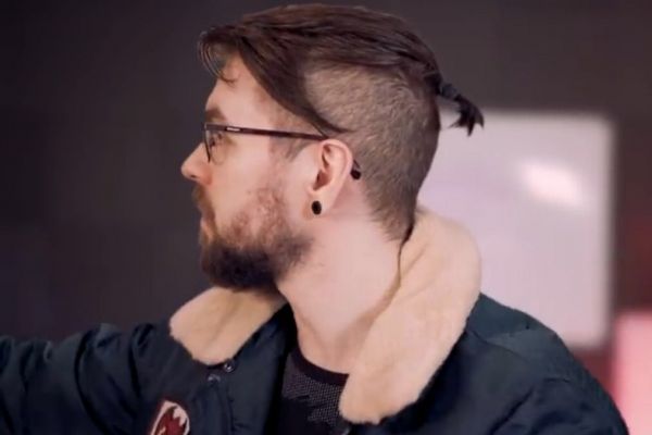 YouTuber Jacksepticeye Loves His Man Bun Hair Style!