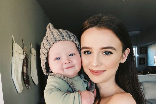 Acacia Brinley with her daughter