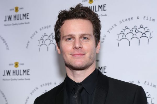All You Need To Know About ‘Mindhunter’s Openly Gay Actor Jonathan Groff!