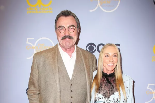 Tom Selleck with his wife 