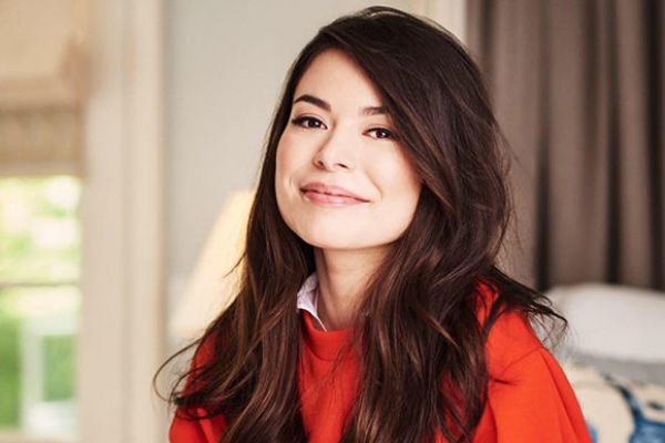 The Warm People Behind The “iCarly” Star’s Huge Success Are Miranda Cosgrove’s Parents & Family