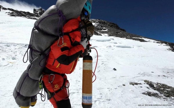 Gelje Sherpa displays superhuman strength in a heroic rescue